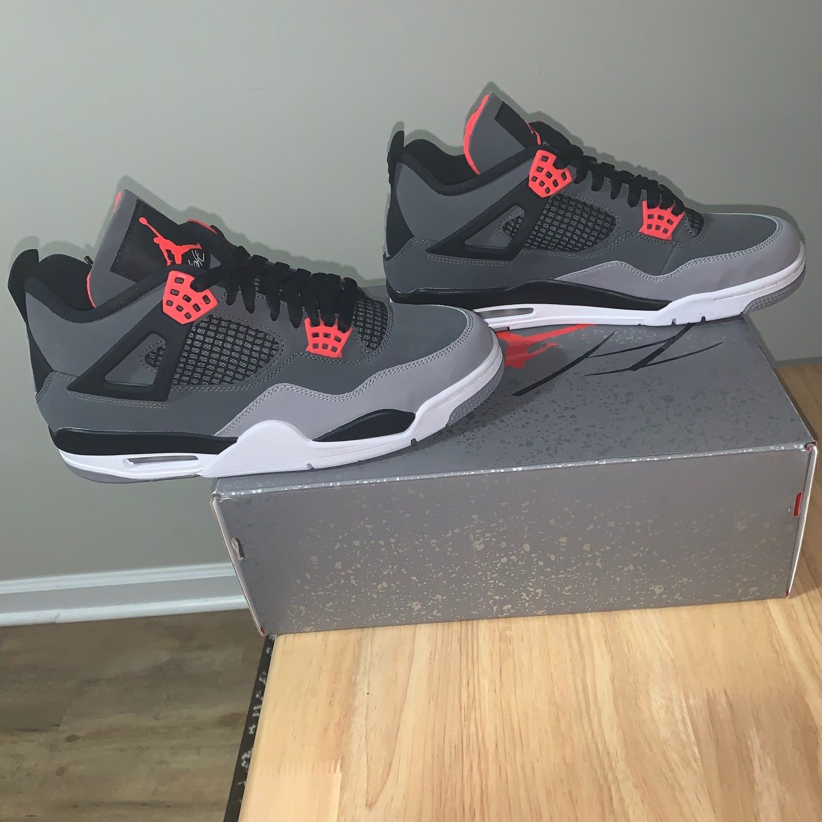 Dead Stock Jordan 4s