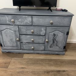 Dresser 