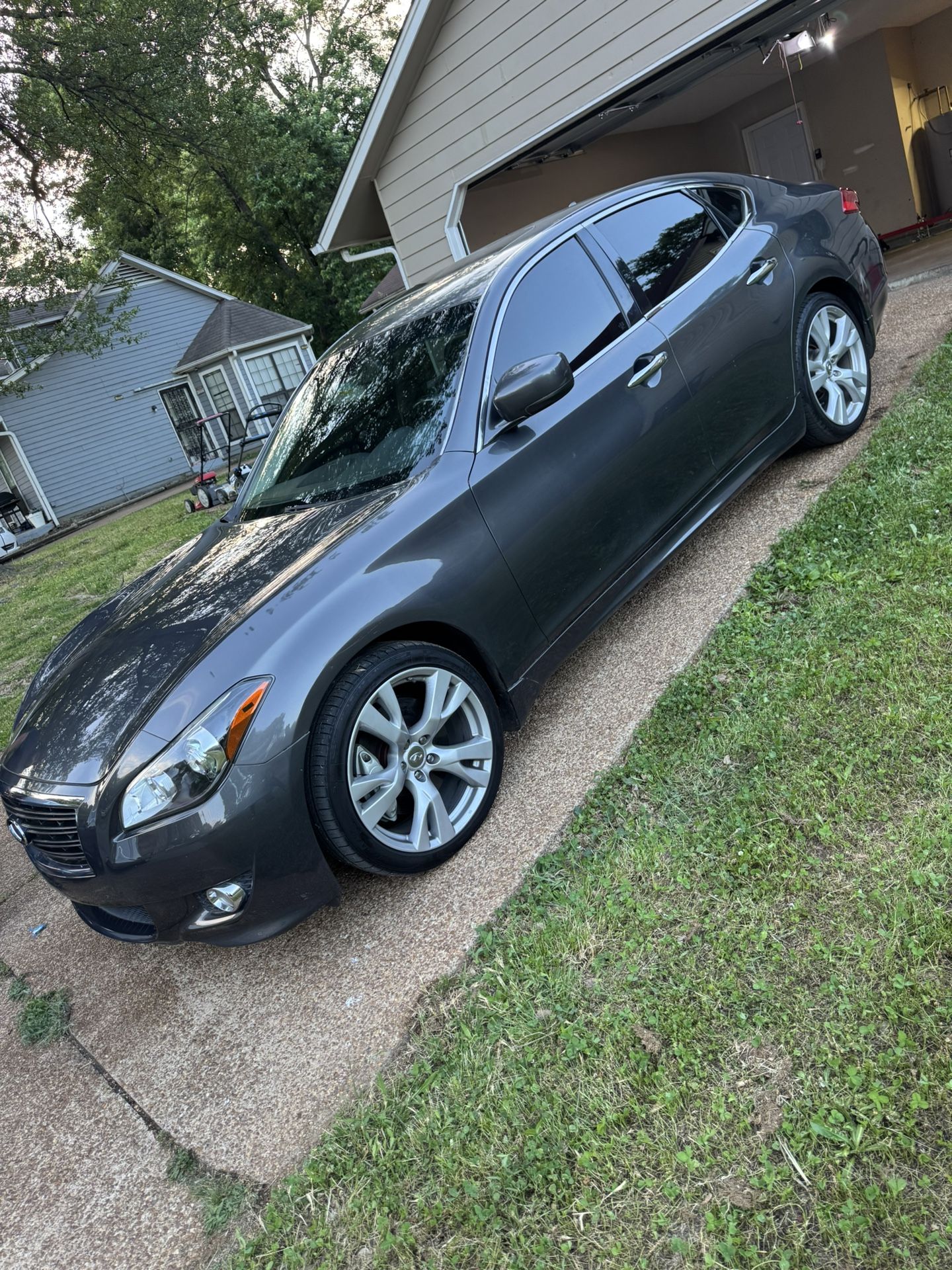 2012 Infiniti M37