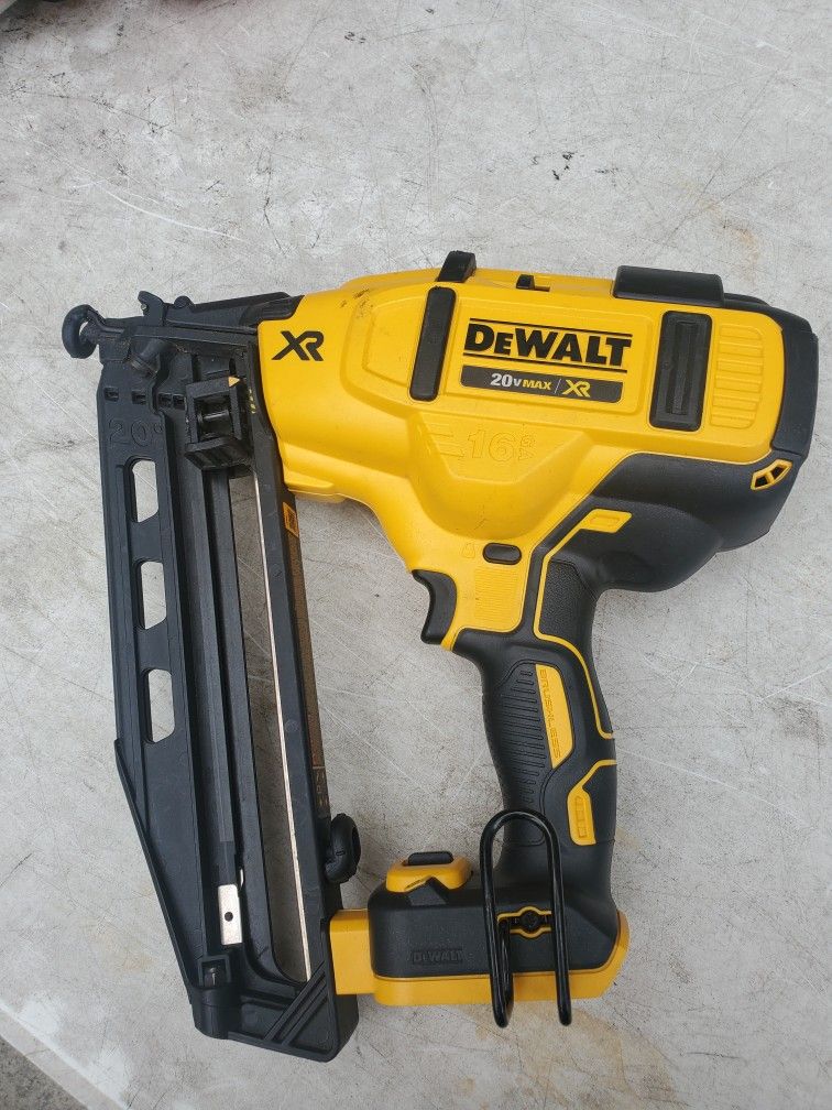 For Sale A Used DEWALT 20VMax XR Cordless Brushless 16-GAUGE Finish Nailer Tool-only Model DCN660
