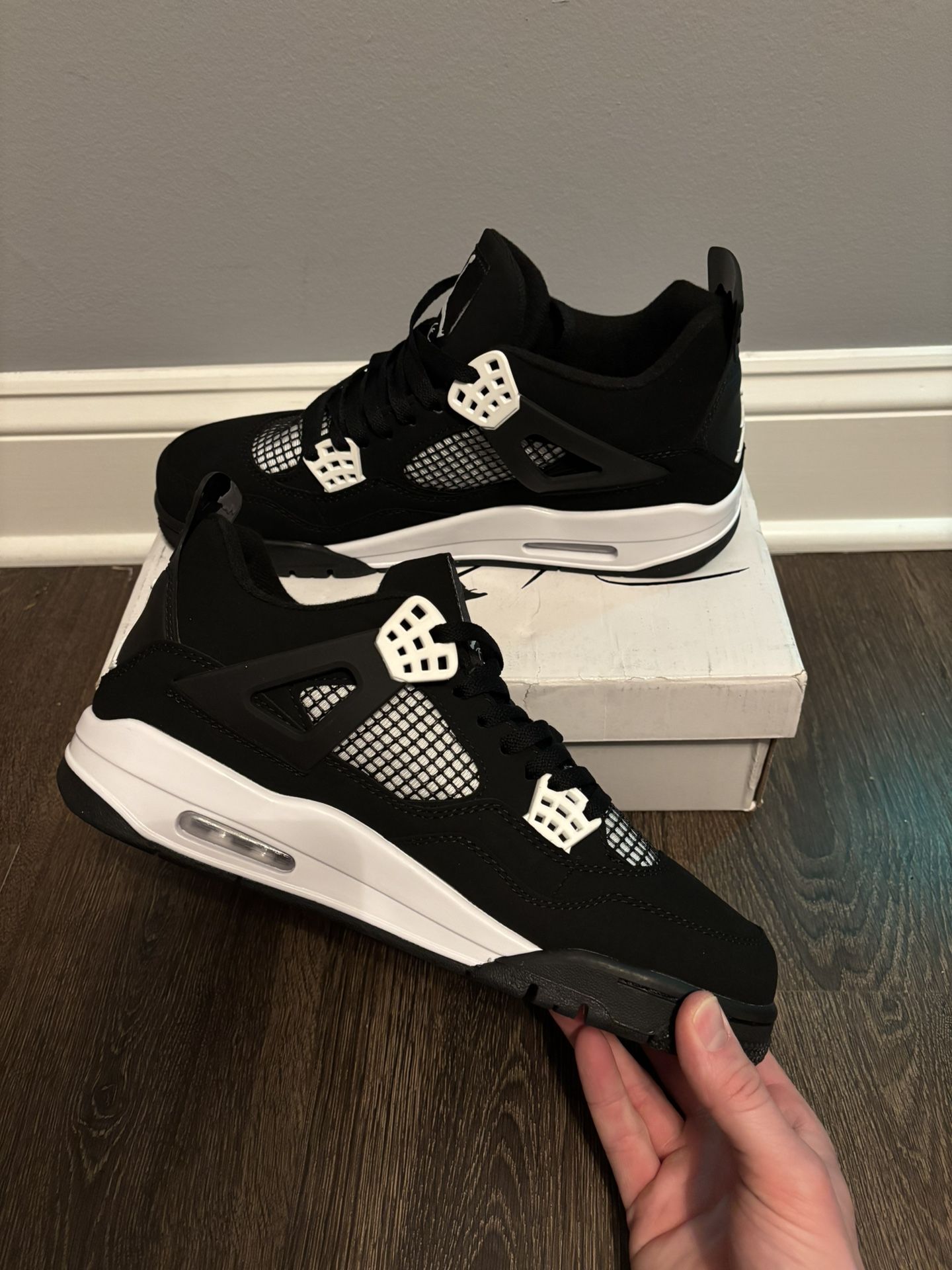 Jordan 4 White Thunder Size 11 Men’s Sneakers