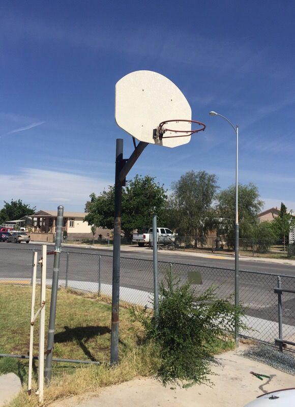 10 foot Basketball Hoop on metal pole.