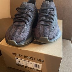 Yeezy 380 Onyx Size 6 NEW Adidas