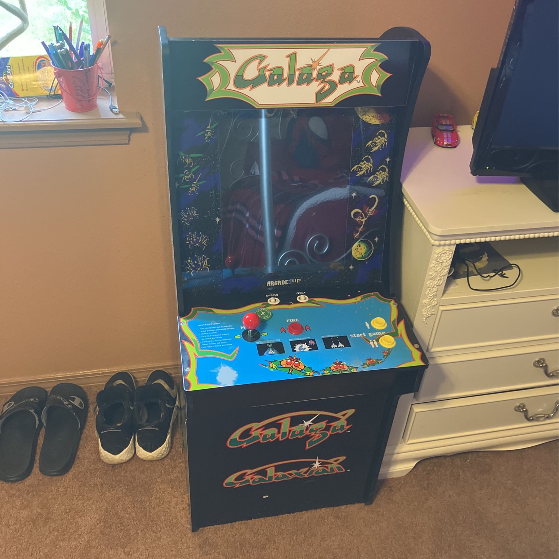 Galaga arcade machine