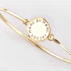 Marc JACOBS GOLD White LOGO DISC CUFF BRACELET 
