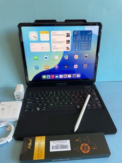 Apple IPad Pro 12.9” 5th Generation (M1 chip/ Face ID/2021) 128GB with pen, keyboard & Accessories