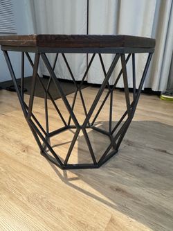 Side / Accent Table