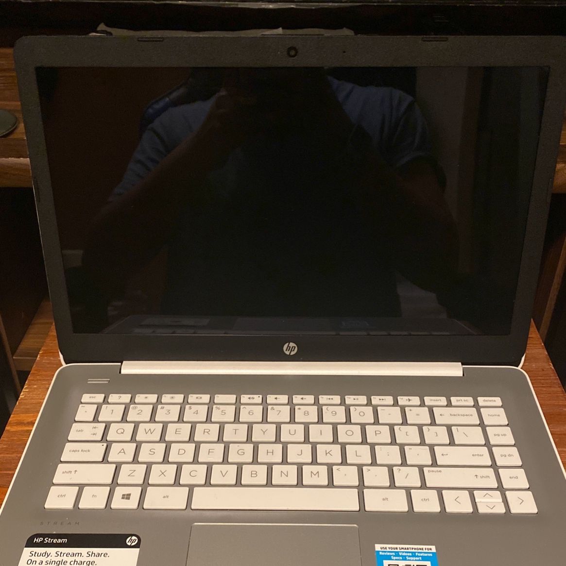 14” Inch Touchscreen White/ Silver HP Laptop