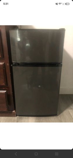 Mini fridge