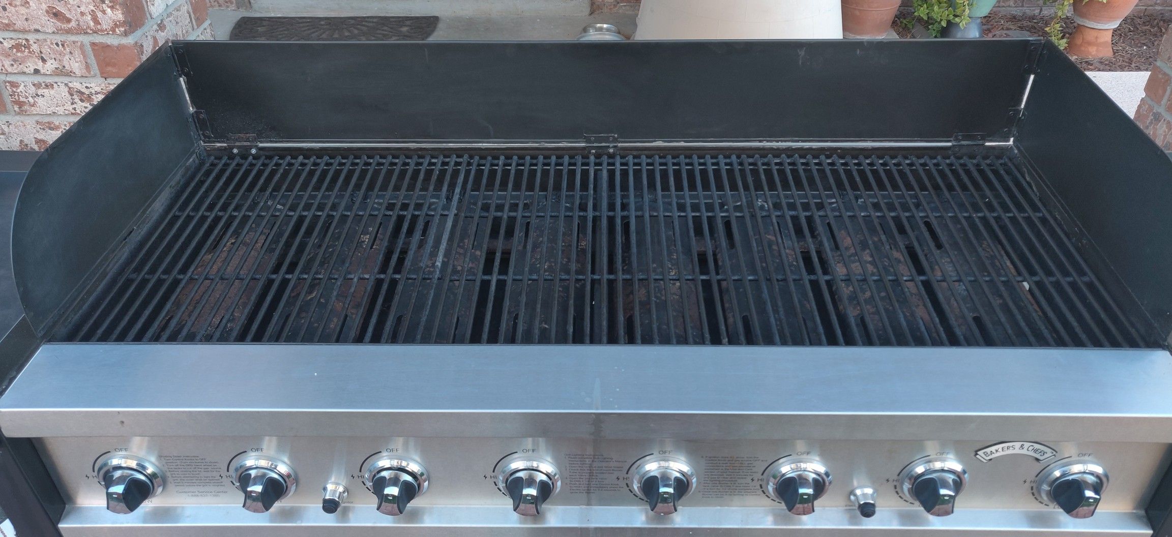 Grill / 8 Burner Bakers & Chefs brand / Bought at Sam