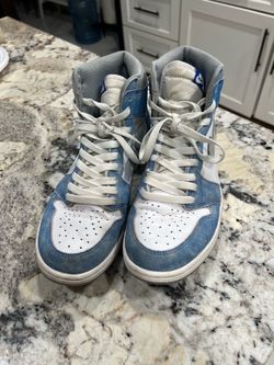 Mens jordan 1 hyper royal size 10.5 men !!!
