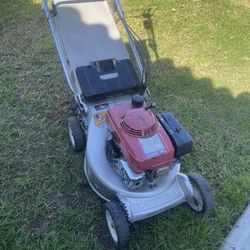 Comercial Honda Lawnmower 