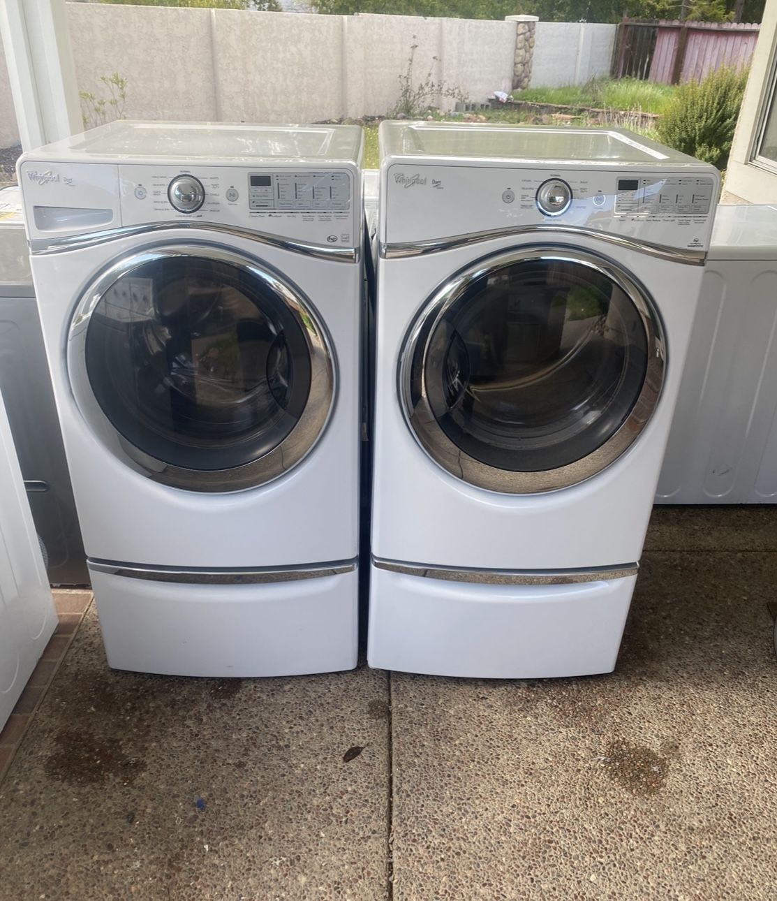 Whirpool Washer and Gas Dryer Set With Steam Care