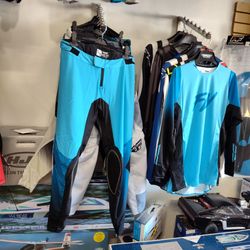 Women Motocross off-road suit available in different sizes clearance sale $120 Jersey and pants