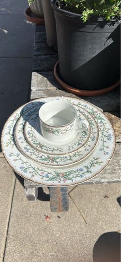 Vintage Farberware Wellesley 4245 China Set = 44 pieces
