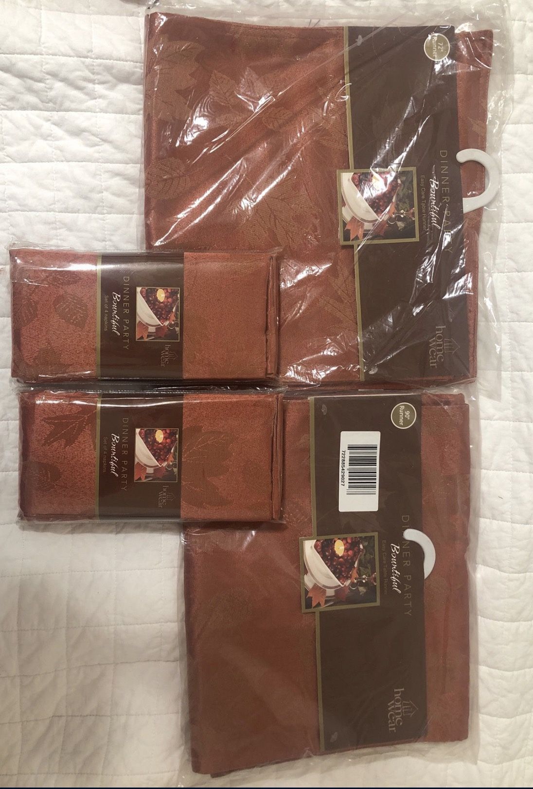 Table Runners and Napkins set, new