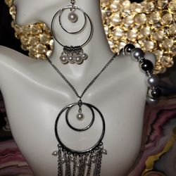 Pearl necklace set