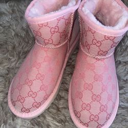 Louis Vuitton Uggs Boots Size 5”half for Sale in Glendale, CA - OfferUp