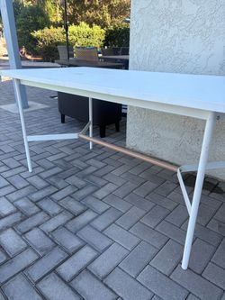 Dining room table