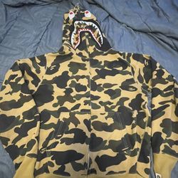 YELLOW BAPE HOODIE (SIZE M) 