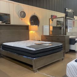 Quee Bed set 4 pc (no mattress included) 