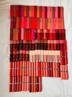 LIPSTICKS LOT (134 PIECES)