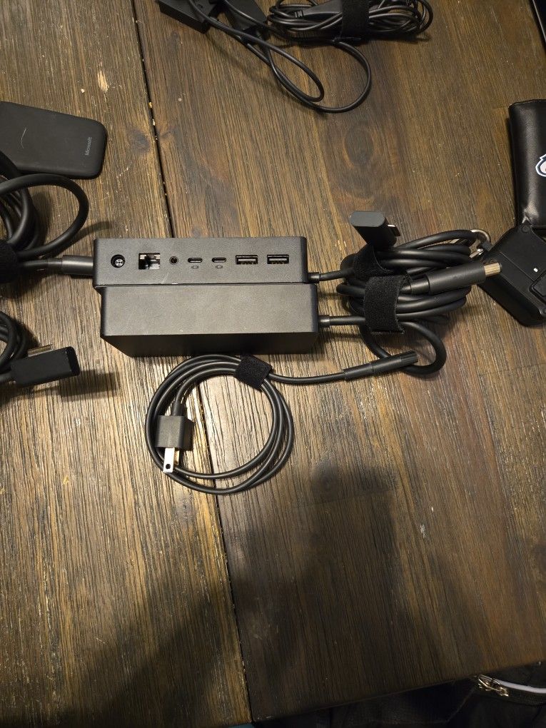 Microsoft Surface Dock 2