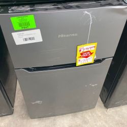 Hisense LCT33D6ASE Mini Fridge With Freezer