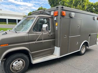 1987 E350 Ambulance (Not Running) For Parts