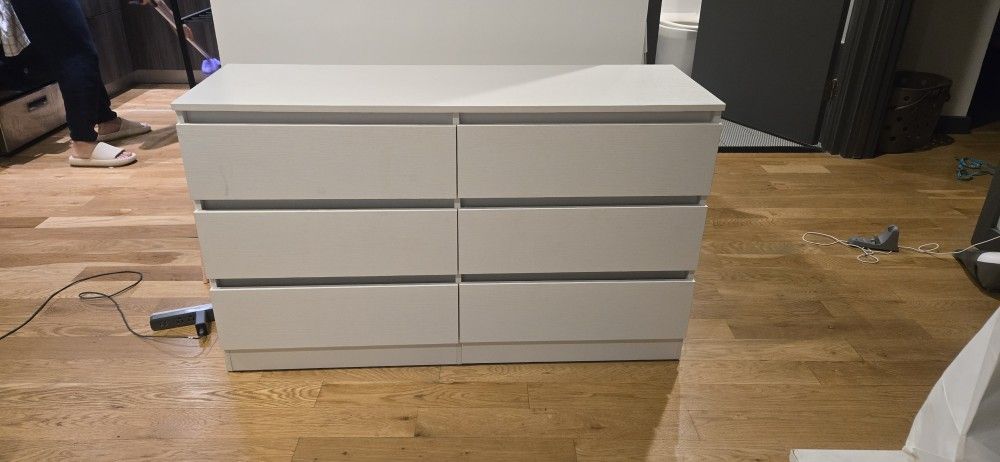 Clothes Dresser