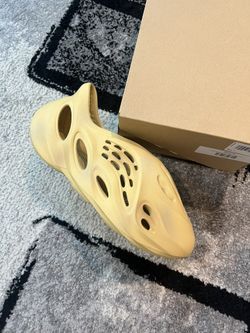 Yeezy Foam Runner “Desert Sand”