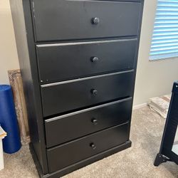 5 Drawer Dresser ( Chest Of Drawers).