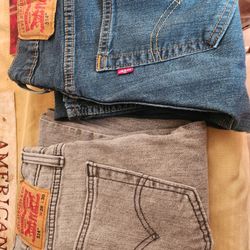 2 Levis 28x30. 