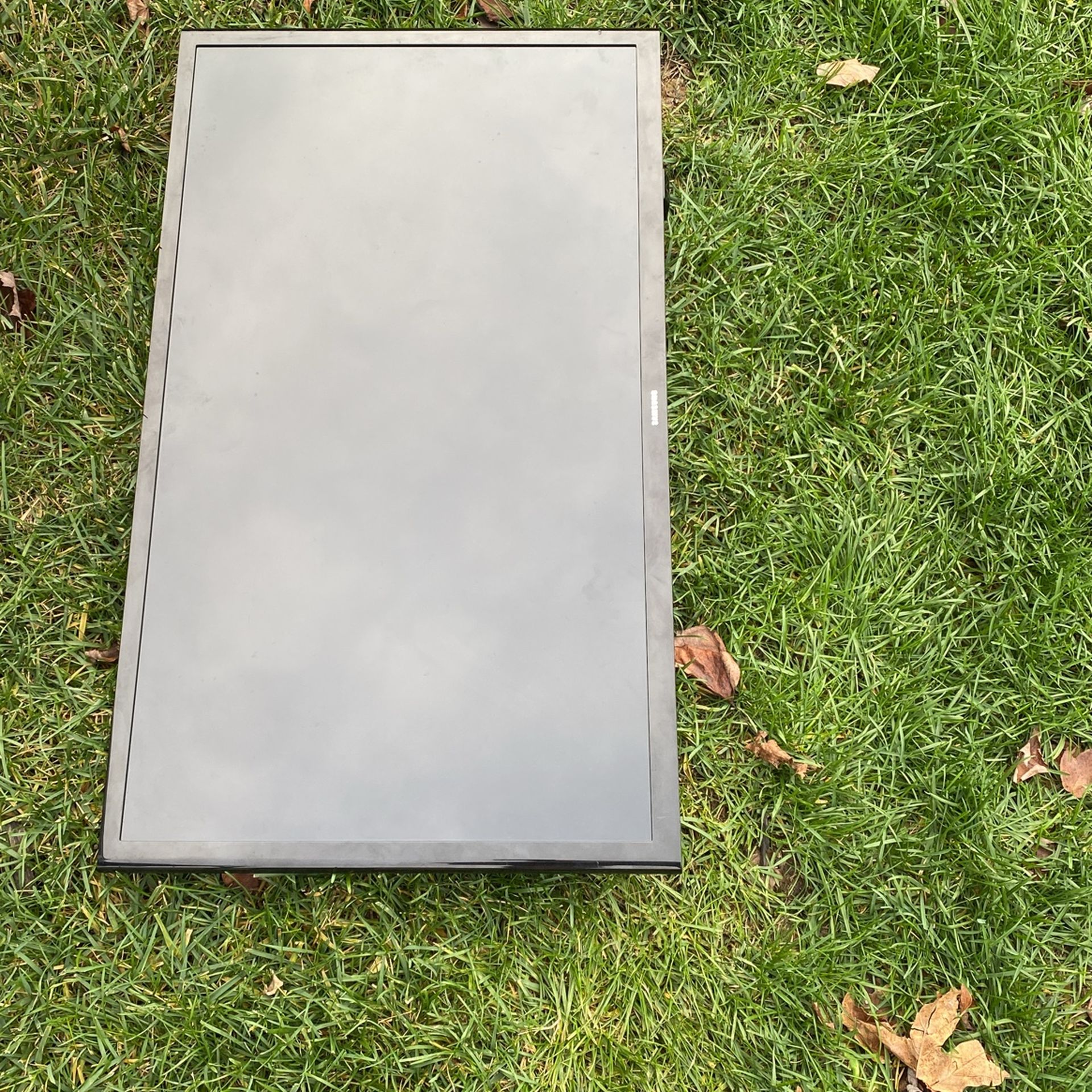34in. Samsung Television (TV, no leg stands)