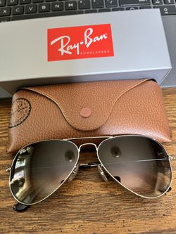 RAY BAN AVIATORS 58mm. SIVER FRAME WITH GREY GRADIENT LENSES. BRAND NEW. 