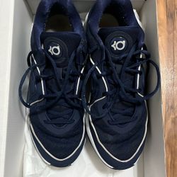 KD 16 Navy size 11