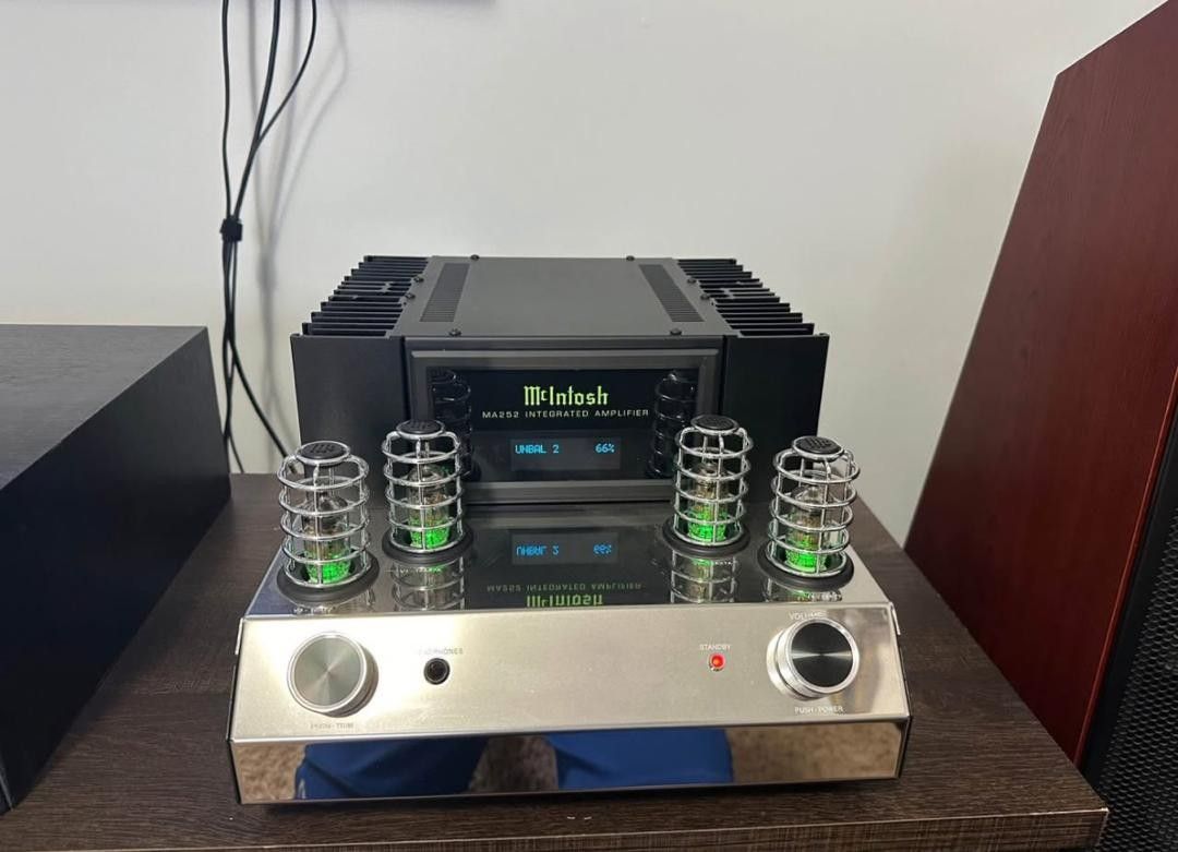 McIntosh MA252 Integrated amplifier