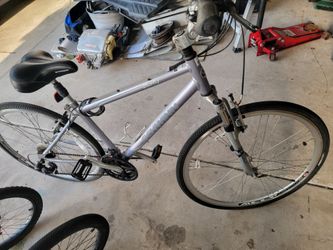 Schwinn Trailway men's hybrid bike