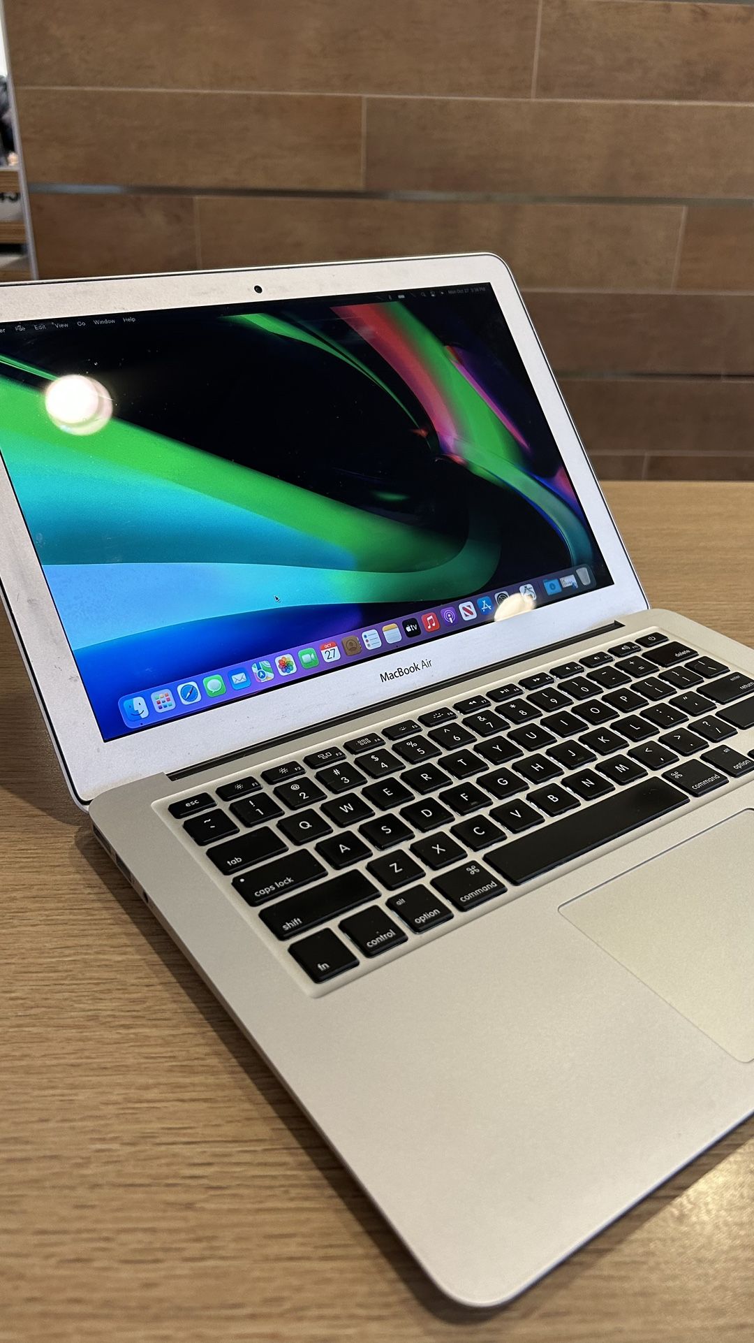 Apple MacBook Air 13” I5/8GB/256GB SSD $200