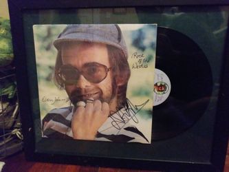 Authentic Autographed Elton John Album w/CoA