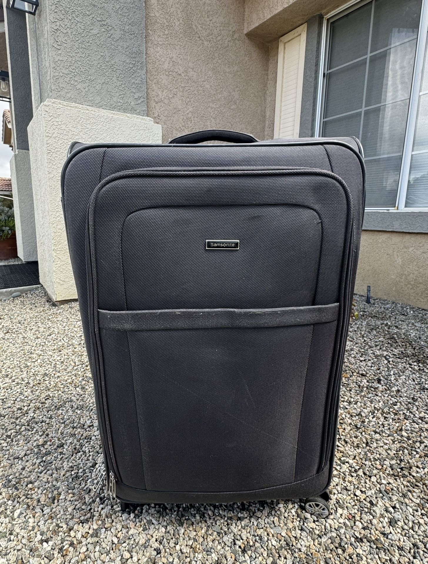 Samsonite Luggage 29’