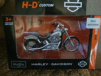 Maisto Harley-Davidson 1984 FXST Softail 1:18 Die-Cast Motorcycle