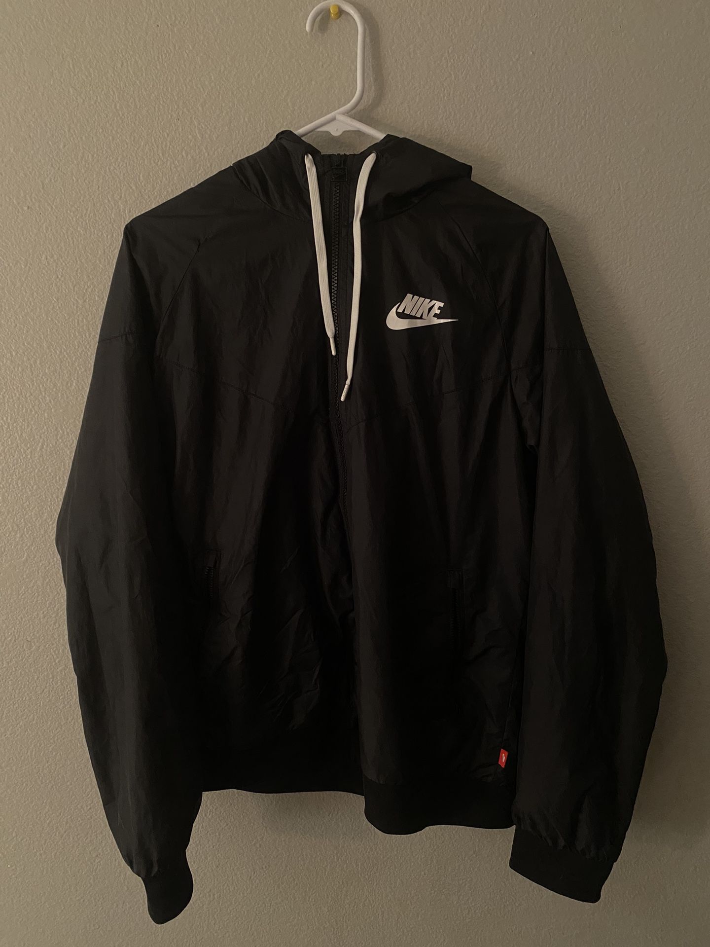 nike windbreaker jacket men’s large , shoot me an offer :)