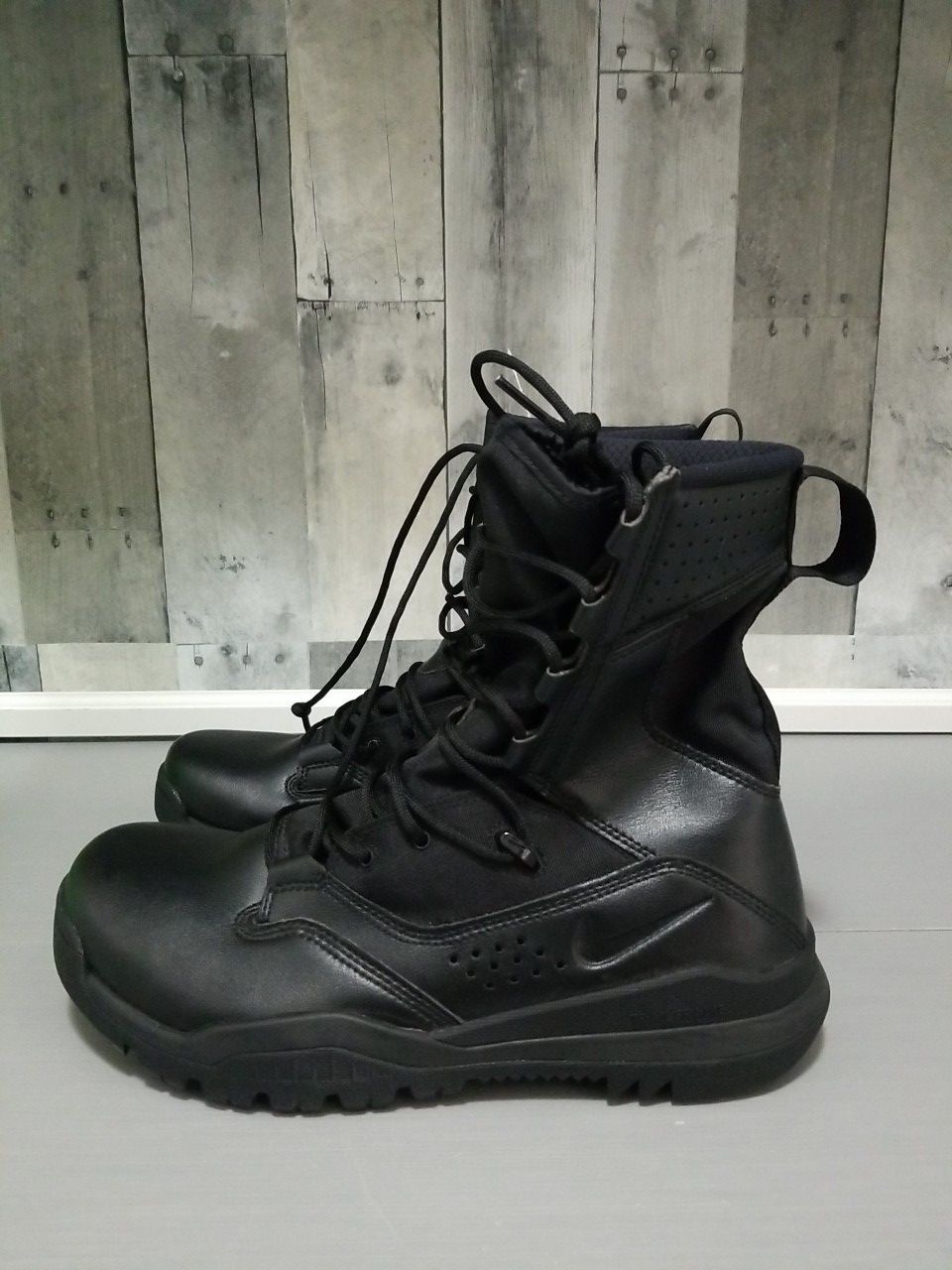 Nike SFB Field 2 8" Black Military Combat Boots AO7507 001 Mens Size 9.5