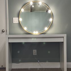 Vanity table with drawer