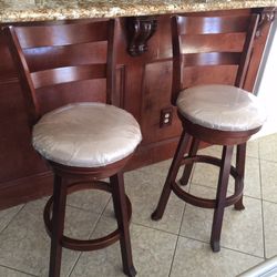 Solid wood bar stools/ 2 taburetes de madera sólida