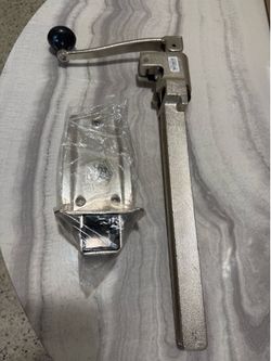 Commercial can opener