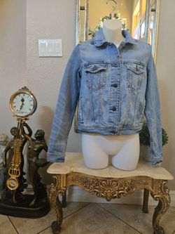 American Eagle Denim Jacket Size Small.