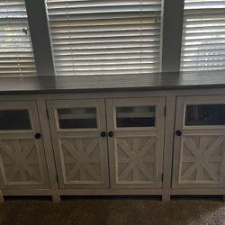 Dresser/tv stand 