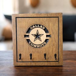 Key holder, Wood Signs, Round Wooden Sign, Personalized Sign, Family Name Sign, Rustic Decor, Rustic Wedding Decorations, Wedding Gift, Christmas gif